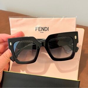 FENDI ROMA Sunglasses Black